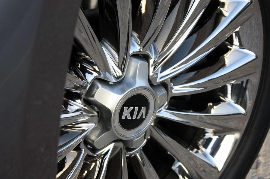  Kia K900 V8 2015 года  (фото 7 из 44)